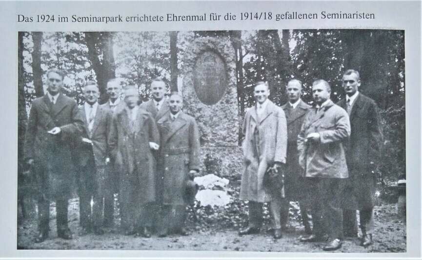 В городском парке Багратионовска нашли фрагмент памятника семинаристам 1924 года - Новости Калининграда | Фото: пресс-служба администрации Багратионовского городского округа