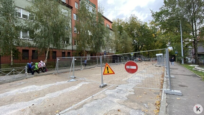 Дорогу на Тенистой Аллее, где провалилась машина, восстановят не раньше весны 2021 года - Новости Калининграда | Фото: Александр Подгорчук/&quot;Клопс&quot;