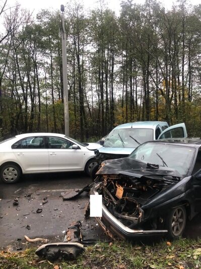 На ул. Суворова в ДТП с тремя машинами пострадали четыре человека (фото) - Новости Калининграда | Фото: пресс-служба УМВД России по Калининградской области