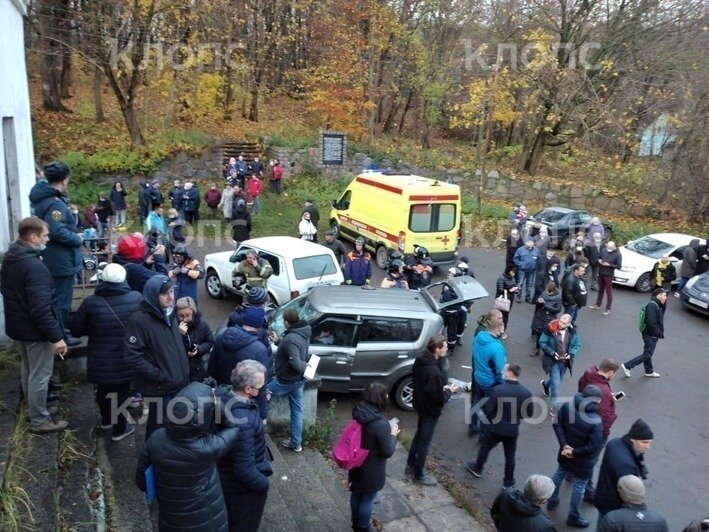 В Холмогоровке 79-летний водитель перепутал педали и влетел в толпу на кроссовере: главное о ЧП  - Новости Калининграда | Фото: Юрате Пилюте