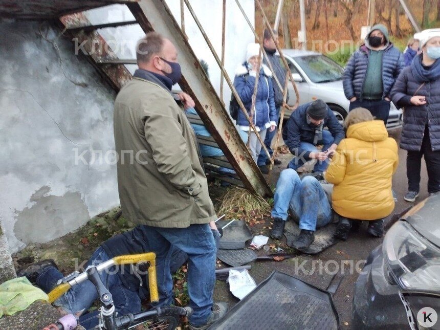 УМВД: Водитель кроссовера, въехавший в людей в Холмогоровке, перепутал педали - Новости Калининграда | Фото: &quot;Клопс&quot;