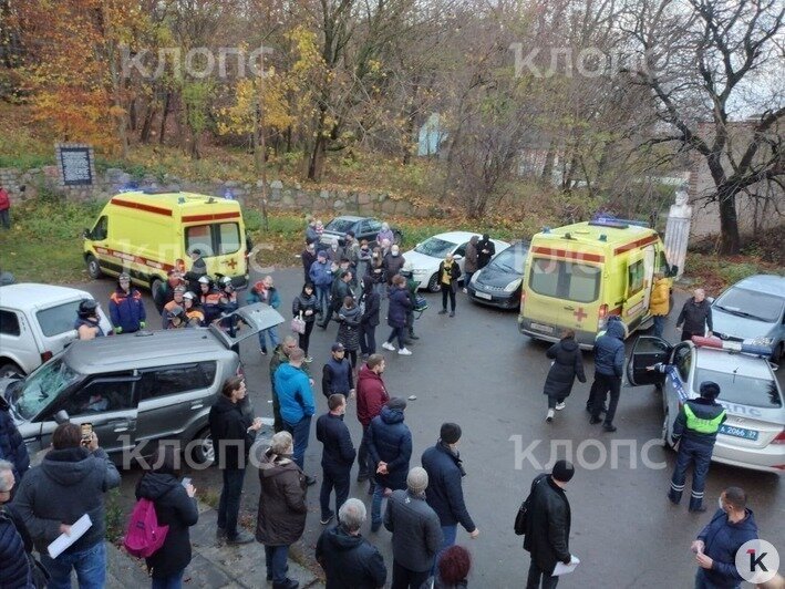 На слушаниях в Холмогоровке водитель кроссовера въехал в толпу людей (фото, видео) - Новости Калининграда | Фото: Юрате Пилюте