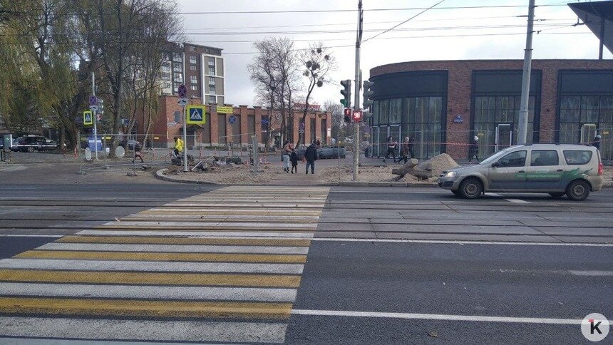 В центре Калининграда перенесли остановку, светофор и пешеходный переход (фото) - Новости Калининграда | Фото: Константин Сериков