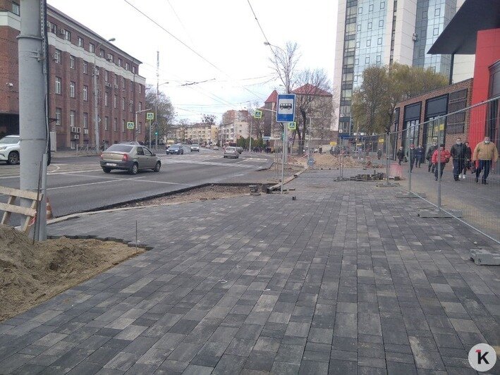 В центре Калининграда перенесли остановку, светофор и пешеходный переход (фото) - Новости Калининграда | Фото: Константин Сериков