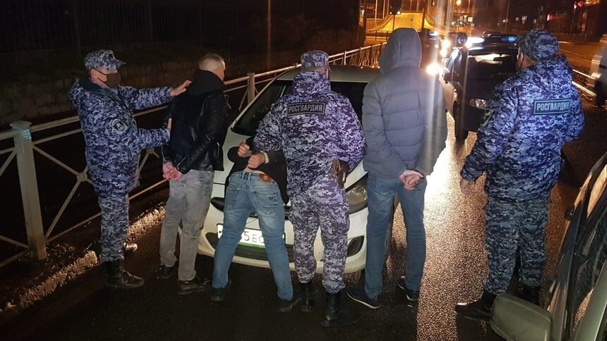 Трое калининградцев ограбили прохожего и скрылись на авто с женщиной в наркотическом опьянении - Новости Калининграда | Фото: пресс-служба управления Росгвардии по Калининградской области