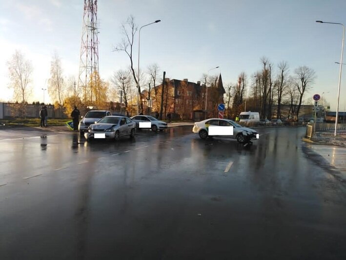 На полесской трассе из-за гололёда столкнулись три машины (фото) - Новости Калининграда | Фото: пресс-служба УМВД России по Калининградской области