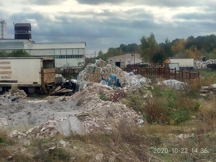 В Орловке нашли несколько десятков 200-литровых бочек с неизвестным веществом - Новости Калининграда | Фото: пресс-служба управления Росприроднадзора по СЗФО