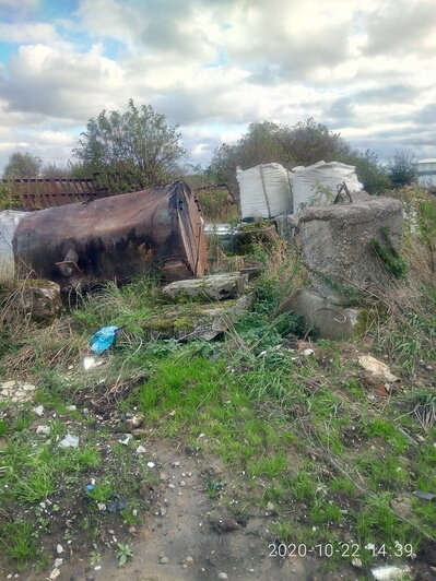 В Орловке нашли несколько десятков 200-литровых бочек с неизвестным веществом - Новости Калининграда | Фото: пресс-служба управления Росприроднадзора по СЗФО