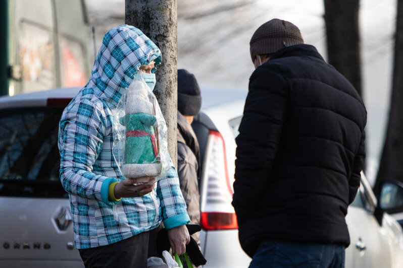 "Башмачки, в которые меня обували": что продают на предновогодней барахолке у башни Врангеля - Новости Калининграда | Фото: Александр Подгорчук / &quot;Клопс&quot;