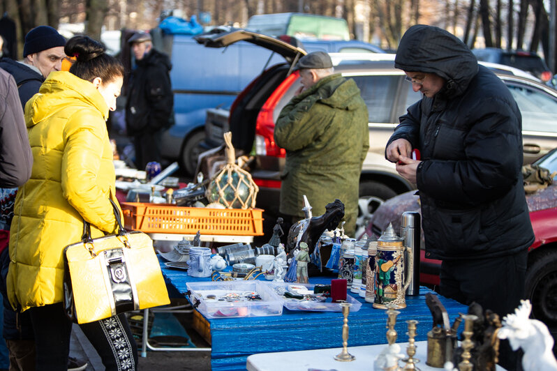 "Башмачки, в которые меня обували": что продают на предновогодней барахолке у башни Врангеля - Новости Калининграда | Фото: Александр Подгорчук / &quot;Клопс&quot;