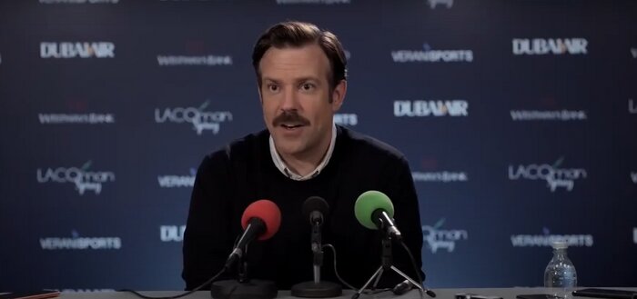 Топ-15 сериалов 2020 года, которые калининградцы могут посмотреть на каникулах - Новости Калининграда | Скриншот сериала &quot;Тед Лассо&quot;