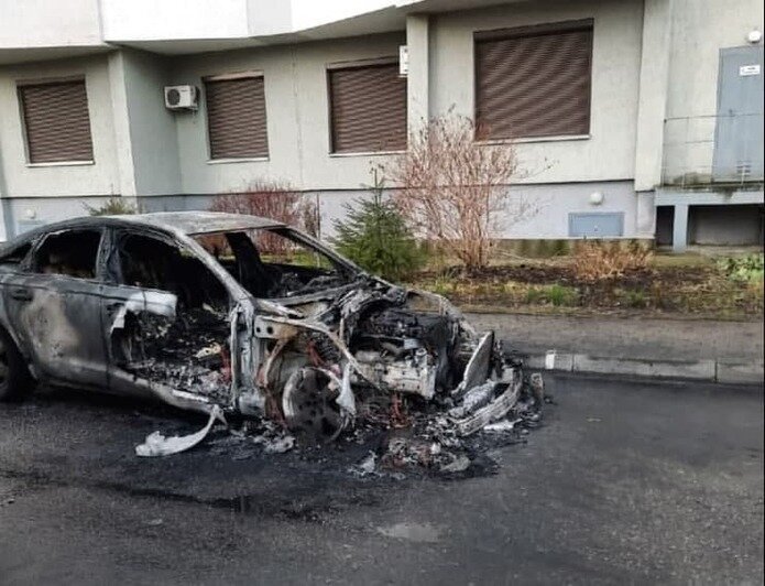 Сгоревшие автомобили на ул. Горького | Фото очевидцев