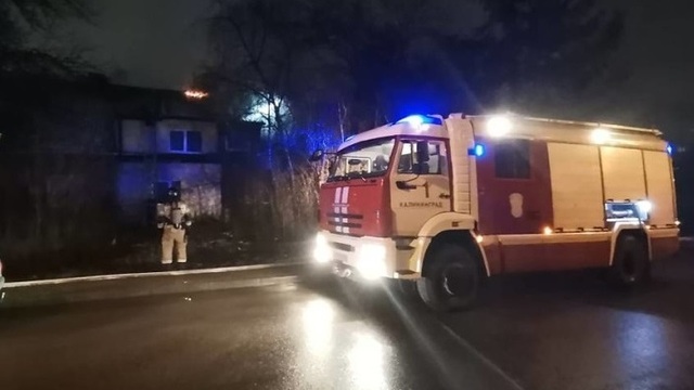 В Калининграде ночью сгорел  дом, пострадали люди