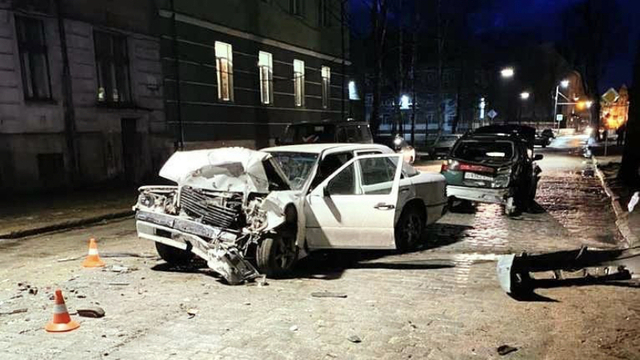 В Черняховске водитель без прав пострадал в ДТП с попутной легковушкой (фото)