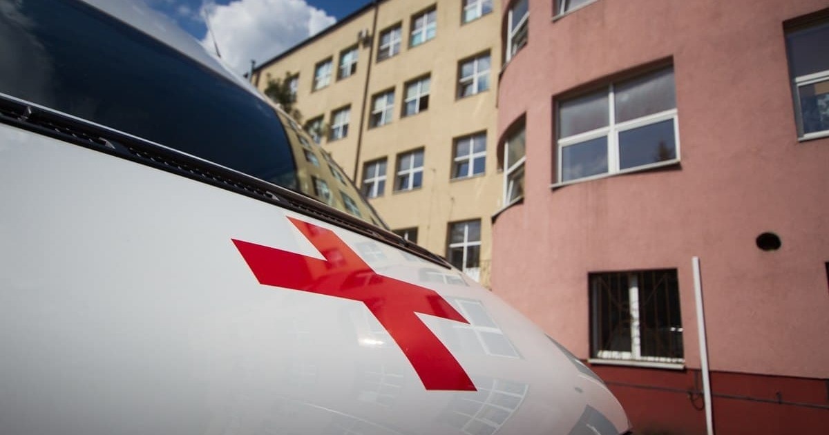 В снт под калининградом мужчина поранил себя и свою знакомую бензопилой