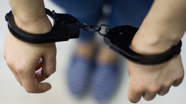 В Калининграде рецидивист ограбил незнакомца в лесополосе, чтобы попасть на вечеринку