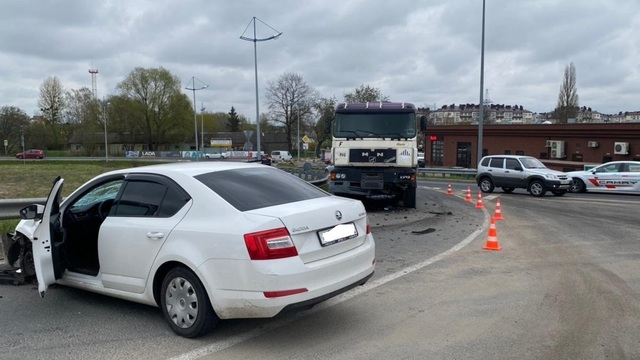 В Гурьевском районе столкнулись грузовик и легковушка, есть пострадавшие