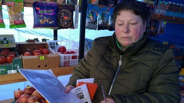 Хозяйка овощной палатки на Северном вокзале не свернёт торговлю, несмотря на ультиматум властей
