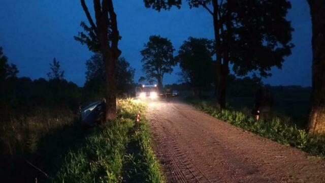 В Озёрском районе легковушка врезалась в дерево 