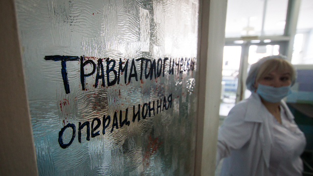 На мясоперерабатывающем предприятии под Калининградом рабочему затянуло в станок руку  