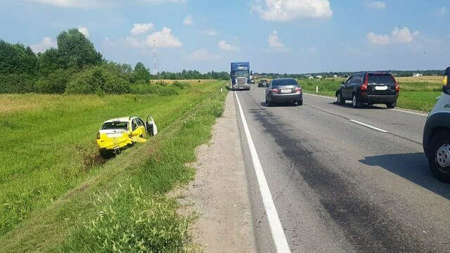 Под Черняховском столкнулись две попутные легковушки и встречное авто (фото)