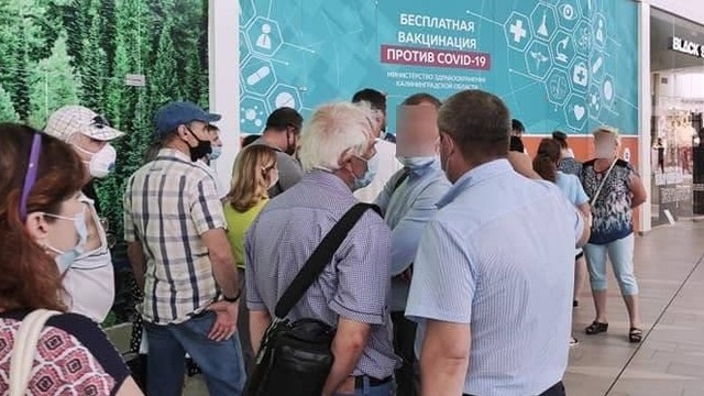 «Доносились ор и нецензурщина»: калининградка рассказала, как прививалась в «Балтии-молл»