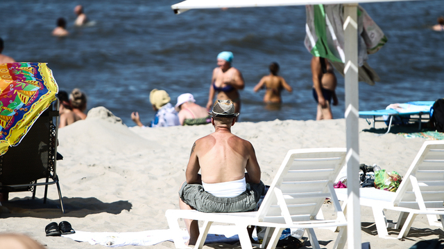 Кому нельзя на пляж: 6 вопросов калининградскому врачу о солнце, витамине D и онкологии 