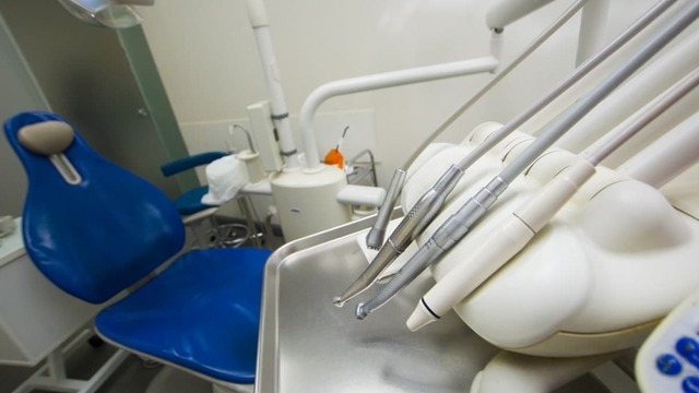 Из-за новых коронок у жительницы Светлогорска воспалился глаз и нерв: какие есть риски и на что смотреть при лечении