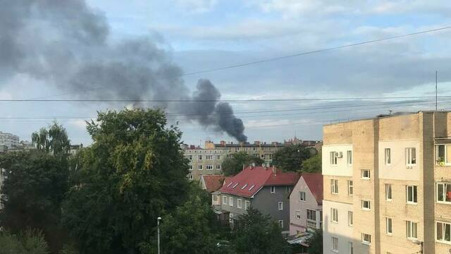 На окраине Калининграда произошёл пожар в гаражных боксах (фото, видео) 