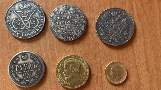 «Думал, что он дурак — а дураком оказался я»: 23-летнему калининградцу продали поддельные монеты за 50 тысяч