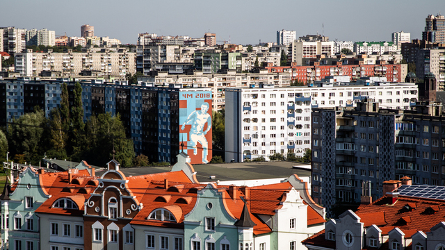 Роды в подъезде и обсуждение QR-кодов: что случилось в Калининградской области и стране в выходные