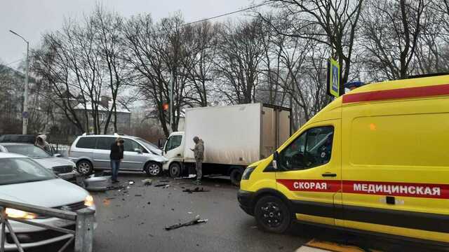 На Горького произошло тройное ДТП, есть пострадавшие (фото)