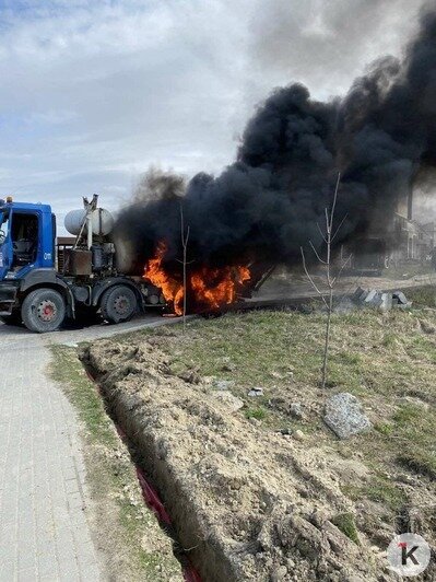 В Зеленоградске бетономешалка зацепилась за ЛЭП и загорелась (фото, видео) - Новости Калининграда | Фото очевидца