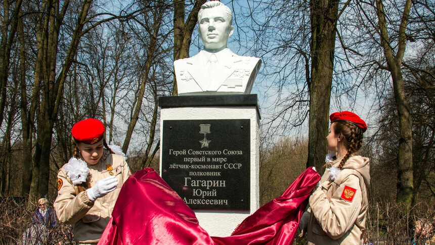 В Калининграде появился бюст Юрия Гагарина - Новости Калининграда | Фото: пресс-служба администрации Калининграда