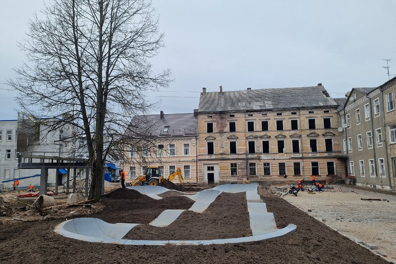 В центре Немана к концу июля закончат благоустройство территории у замка Рагнит  - Новости Калининграда | Фото: пресс-служба правительства Калининградской области