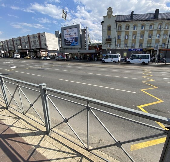 В центре Калининграда дорожную разметку нанесли необычным образом (фото) - Новости Калининграда | Фото: Александр Подгорчук/&quot;Клопс&quot;