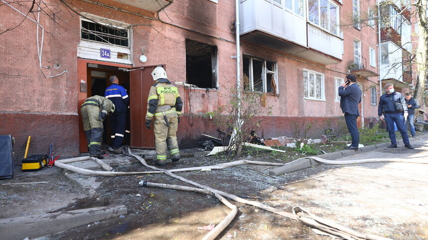 Эвакуировано 30 человек, один пострадал: МЧС — о пожаре и взрыве в квартире на Леонова в Калининграде  - Новости Калининграда | Фото: Александр Подгорчук / &quot;Клопс&quot; 