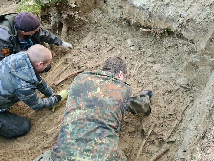 «К нам обратились родные погибших»: в Зеленоградском районе поисковики нашли братскую могилу 16 солдат - Новости Калининграда | Фото: Руслан Хисанов /Facebook