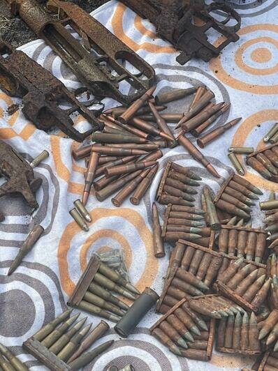 У жителя Светлого в сарае нашли склад оружия и боеприпасов времён войны (фото, видео) - Новости Калининграда | Фото: пресс-служба регионального УМВД