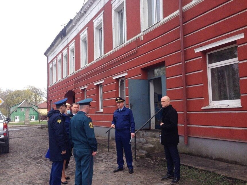 После пожара в Славске, где женщина выпрыгнула из окна, без жилья остались 19 семей - Новости Калининграда | Фото: пресс-служба областной прокуратуры