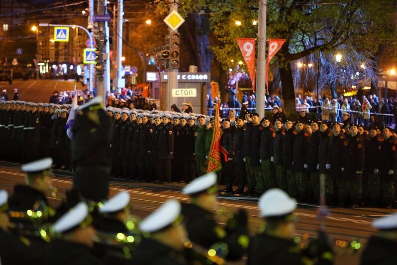 В Калининграде прошла первая ночная репетиция парада Победы (фоторепортаж) - Новости Калининграда | Фото: Александр Подгорчук / «Клопс»