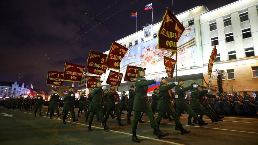 В Калининграде прошла вторая ночная репетиция парада Победы - Новости Калининграда | Фото: Александр Подгорчук