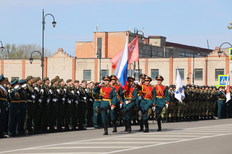 В параде Победы в Гусеве участвовали больше 800 военных и 50 кадетов - Новости Калининграда | Фото: пресс-служба Балтийского флота