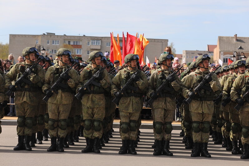 В параде Победы в Гусеве участвовали больше 800 военных и 50 кадетов - Новости Калининграда | Фото: пресс-служба Балтийского флота