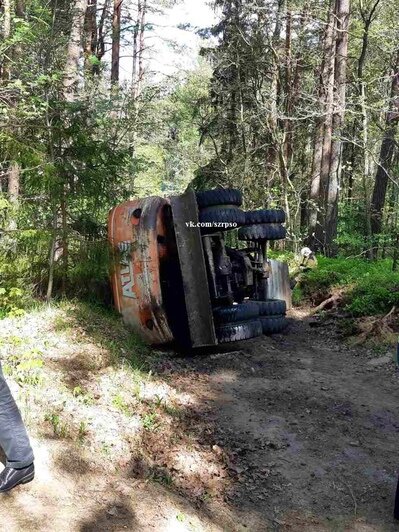 В Светлогорске опрокинулся экскаватор, водитель скончался - Новости Калининграда | Фото: пресс-служба МЧС региона