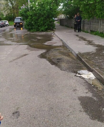 На Брусничной провалилась тротуарная плитка (фото) - Новости Калининграда | Фото: очевидец