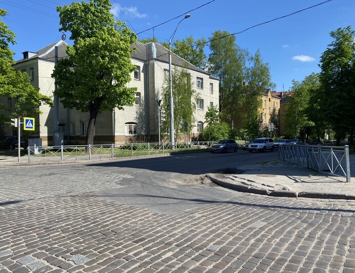 На ул. Радищева в Калининграде через неделю после ремонта на дороге снова образовалась яма (фото) - Новости Калининграда | Фото: Александр Подгорчук