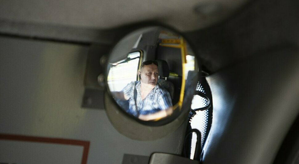 «Раньше люди были добрее»: водитель первой калининградской маршрутки — о «газельках» и пассажирах  - Новости Калининграда | Фото: Александр Подгорчук / «Клопс»