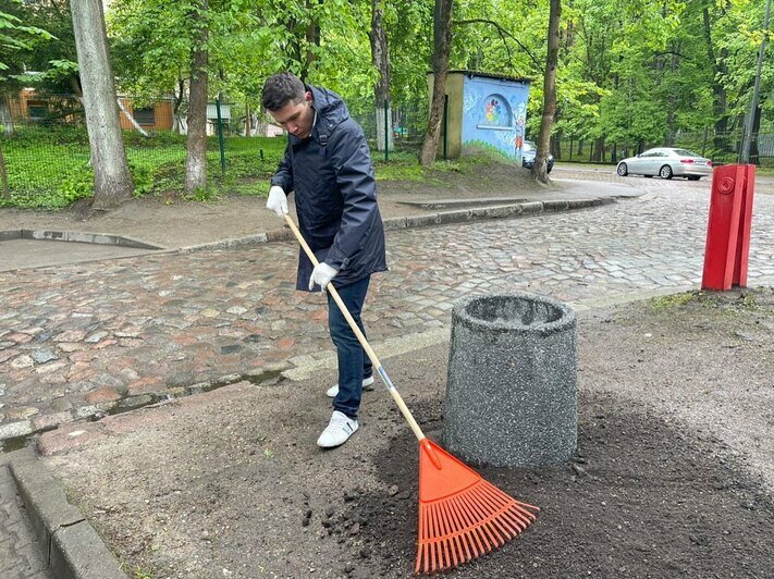 «Потеряв надежду»: Алиханов купил антивандальные урны и установил их у Детской областной больницы - Новости Калининграда | Фото: Instagram Антона Алиханова 