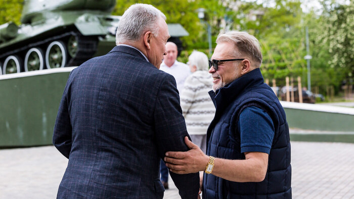 С вниманием к деталям: Горохов и Самородов осмотрели сквер на Рокоссовского — Соммера - Новости Калининграда | Фото: Елена Тишина